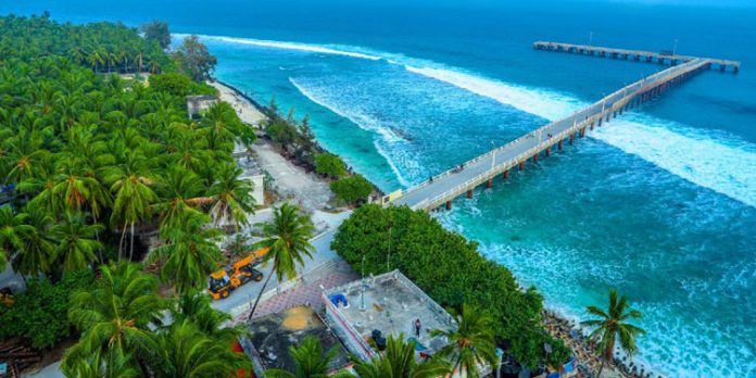 ലക്ഷദ്വീപിലെ മദ്യനിരോധനം നീക്കുന്ന എക്സൈസ് റെഗുലേഷൻ കരടുബില്ലിനെതിരെ ദ്വീപ് നിവാസികൾ ലക്ഷദ്വീപിലെ മദ്യനിരോധനം നീക്കുന്ന എക്സൈസ് റെഗുലേഷൻ കരടുബില്ലിനെതിരെ ദ്വീപ് നിവാസികൾ
