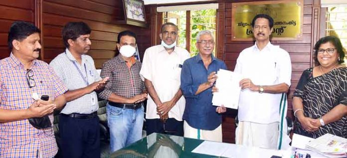 പ്ലാസ്റ്റിക് മാലിന്യ സംസ്കരണത്തിന് പദ്ധതിയുമായി ജില്ലാ പഞ്ചായത്ത് ; സംസ്കരണ പ്ലാന്റിന് ധാരാണാപത്രം ഒപ്പിട്ടു പ്ലാസ്റ്റിക് മാലിന്യ സംസ്കരണത്തിന് പദ്ധതിയുമായി ജില്ലാ പഞ്ചായത്ത് ; സംസ്കരണ പ്ലാന്റിന് ധാരാണാപത്രം ഒപ്പിട്ടു