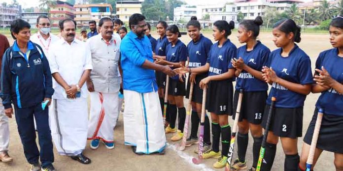 താരങ്ങളെ വളര്ത്താന് കായിക മേഖലയില് മികച്ച പ്രവര്ത്തനം : ഡപ്യൂട്ടി സ്പീക്കര് താരങ്ങളെ വളര്ത്താന് കായിക മേഖലയില് മികച്ച പ്രവര്ത്തനം : ഡപ്യൂട്ടി സ്പീക്കര്