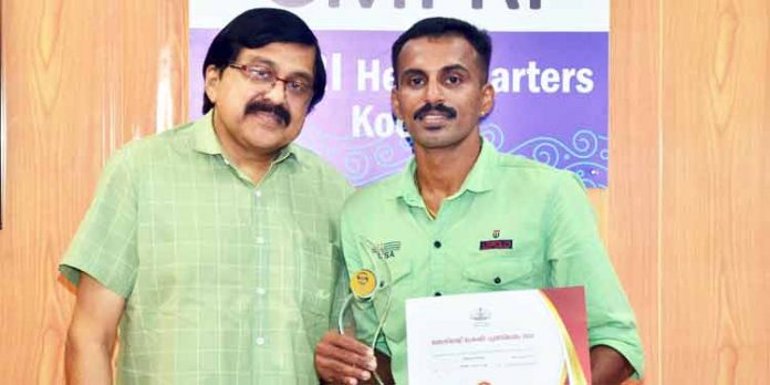 കൂട്മത്സ്യകൃഷിയില് മികവ് ; ദിനിൽ പ്രസാദിന് സംസ്ഥാന സർക്കാറിന്റെ ‘തൊഴിൽശ്രേഷ്ഠ’ പുരസ്കാരം കൂട്മത്സ്യകൃഷിയില് മികവ് ; ദിനിൽ പ്രസാദിന് സംസ്ഥാന സർക്കാറിന്റെ ‘തൊഴിൽശ്രേഷ്ഠ’ പുരസ്കാരം