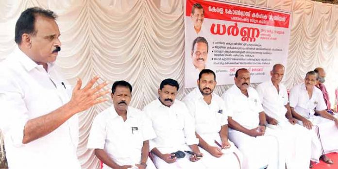 കേരള കർഷക യൂണിയൻ കളക്ട്രേറ്റ് ധർണ ; പന്നിയേ ക്ഷുദ്ര ജീവിയായി പ്രഖ്യാപിക്കണം വിക്ടർ ടി തോമസ് കേരള കർഷക യൂണിയൻ കളക്ട്രേറ്റ് ധർണ ; പന്നിയേ ക്ഷുദ്ര ജീവിയായി പ്രഖ്യാപിക്കണം വിക്ടർ ടി തോമസ്