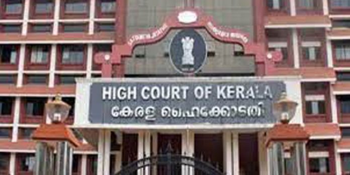 മുൻകൂർ അനുമതിയില്ലാതെ ജനങ്ങളുടെ വീട്ടില് കയറുന്നത് നിയമപരമല്ല ; കെ- റെയിലിൽ ഹൈക്കോടതി മുൻകൂർ അനുമതിയില്ലാതെ ജനങ്ങളുടെ വീട്ടില് കയറുന്നത് നിയമപരമല്ല ; കെ- റെയിലിൽ ഹൈക്കോടതി