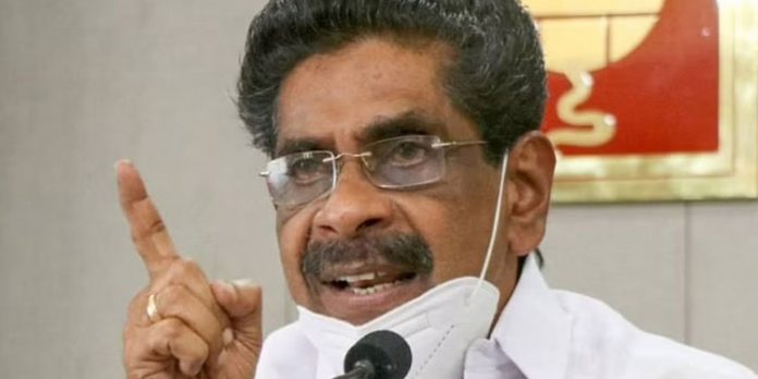 കെപിസിസി പുനഃസംഘടന ; അതൃപ്തി പരസ്യമാക്കി മുല്ലപ്പള്ളി രാമചന്ദ്രൻ കെപിസിസി പുനഃസംഘടന ; അതൃപ്തി പരസ്യമാക്കി മുല്ലപ്പള്ളി രാമചന്ദ്രൻ