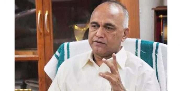 ട്രെയിനുകളില് യാത്ര ചെയ്യരുത് ; വാഹനങ്ങള് നിരത്തിൽ ഇറക്കരുത് – ഭീഷണി തിട്ടൂരവുമായി ട്രേഡ് യൂണിയന് ട്രെയിനുകളില് യാത്ര ചെയ്യരുത് ; വാഹനങ്ങള് നിരത്തിൽ ഇറക്കരുത് – ഭീഷണി തിട്ടൂരവുമായി ട്രേഡ് യൂണിയന്