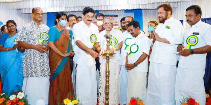 എല്ലാവര്ക്കും സമ്പൂര്ണ ശുദ്ധജലം 2024 ഓടെ യാഥാര്ഥ്യമാകും : മന്ത്രി റോഷി അഗസ്റ്റിന് എല്ലാവര്ക്കും സമ്പൂര്ണ ശുദ്ധജലം 2024 ഓടെ യാഥാര്ഥ്യമാകും : മന്ത്രി റോഷി അഗസ്റ്റിന്