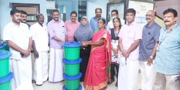 ബയോബിന്നുകള് പത്തനംതിട്ട നഗരസഭ വിതരണം ചെയ്തു ബയോബിന്നുകള് പത്തനംതിട്ട നഗരസഭ വിതരണം ചെയ്തു
