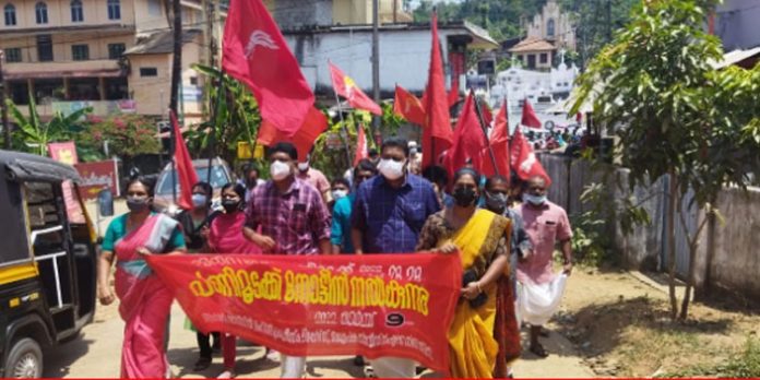 സംയുക്ത ട്രേഡ് യൂണിയനുകളുടെ പണിമുടക്ക് 28,29 തീയതികളില് ; റാന്നി തഹസിൽദാർക്ക് പണിമുടക്ക് നോട്ടീസ് നൽകി സംയുക്ത ട്രേഡ് യൂണിയനുകളുടെ പണിമുടക്ക് 28,29 തീയതികളില് ; റാന്നി തഹസിൽദാർക്ക് പണിമുടക്ക് നോട്ടീസ് നൽകി