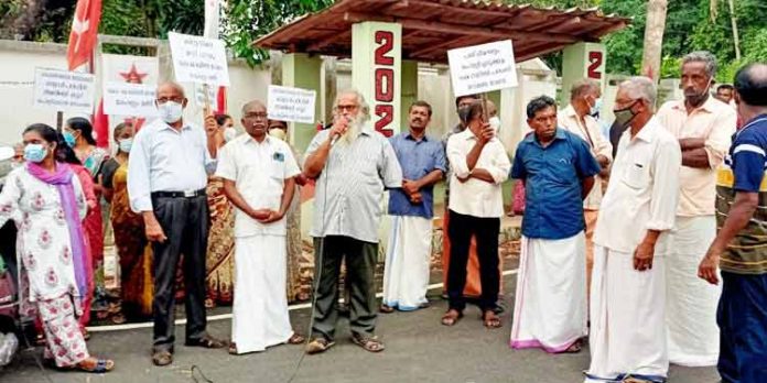 ഊരിയെറിഞ്ഞ കുറ്റി മന്ത്രി പുനസ്ഥാച്ചതിനെതിരെ സില്വര് ലൈന് വിരുദ്ധ ജനകീയ സമിതി പ്രതിഷേധ യോഗം നടത്തി ഊരിയെറിഞ്ഞ കുറ്റി മന്ത്രി പുനസ്ഥാച്ചതിനെതിരെ സില്വര് ലൈന് വിരുദ്ധ ജനകീയ സമിതി പ്രതിഷേധ യോഗം നടത്തി