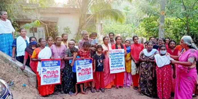 ബാലാവകാശ കമ്മീഷൻ നടപടിക്കെതിരെ കെ – റെയില് സമര സമിതി പ്രതിഷേധ യോഗം നടത്തി ബാലാവകാശ കമ്മീഷൻ നടപടിക്കെതിരെ കെ – റെയില് സമര സമിതി പ്രതിഷേധ യോഗം നടത്തി