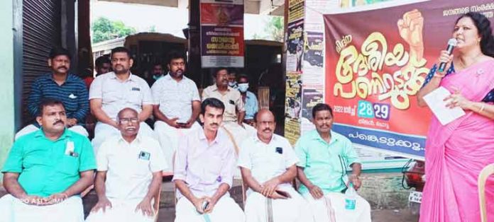 ദ്വിദിന പണിമുടക്കിനോടനുബന്ധിച്ച് ചെങ്ങന്നൂരില് സംയുക്ത ട്രേഡ് യൂണിയന്റെ പ്രകടനവും പൊതുസമ്മേളനവും നടന്നു ദ്വിദിന പണിമുടക്കിനോടനുബന്ധിച്ച് ചെങ്ങന്നൂരില് സംയുക്ത ട്രേഡ് യൂണിയന്റെ പ്രകടനവും പൊതുസമ്മേളനവും നടന്നു