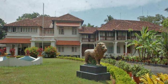 കെ റെയിൽ സമരം ; ക്ലിഫ് ഹൗസിന്റെ സുരക്ഷ കൂട്ടി – 24 മണിക്കൂർ പോലീസ് പിക്കറ്റിംഗ് തുടങ്ങി കെ റെയിൽ സമരം ; ക്ലിഫ് ഹൗസിന്റെ സുരക്ഷ കൂട്ടി – 24 മണിക്കൂർ പോലീസ് പിക്കറ്റിംഗ് തുടങ്ങി
