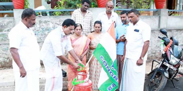 ഇന്ധന – പാചകവാതക വില വർദ്ധനവ് : പ്രതിഷേധ ധർണ്ണ നടത്തി ഇന്ധന – പാചകവാതക വില വർദ്ധനവ് : പ്രതിഷേധ ധർണ്ണ നടത്തി