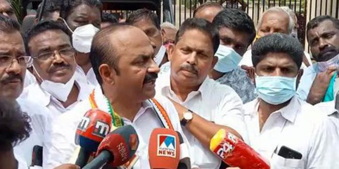 ക്രമസമാധാന തകർച്ച, ഗുണ്ടാആക്രമണം – രാഷ്ട്രീയ കൊലപാതകങ്ങൾ ; മുഖ്യമന്ത്രി ആഭ്യന്തരവകുപ്പ് ഒഴിയണമെന്ന് പ്രതിപക്ഷ നേതാവ് ക്രമസമാധാന തകർച്ച, ഗുണ്ടാആക്രമണം – രാഷ്ട്രീയ കൊലപാതകങ്ങൾ ; മുഖ്യമന്ത്രി ആഭ്യന്തരവകുപ്പ് ഒഴിയണമെന്ന് പ്രതിപക്ഷ നേതാവ്