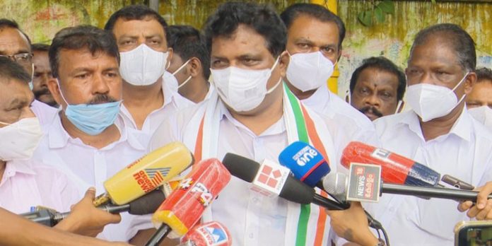 കെ-റെയിൽ വിരുദ്ധ സമരം ; പ്രതിഷേധക്കാരോട് പോലീസ് മൃഗീയമായി പെരുമാറുന്നു – കൊടിക്കുന്നിൽ സുരേഷ് കെ-റെയിൽ വിരുദ്ധ സമരം ; പ്രതിഷേധക്കാരോട് പോലീസ് മൃഗീയമായി പെരുമാറുന്നു – കൊടിക്കുന്നിൽ സുരേഷ്