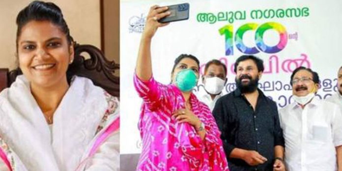 ദിലീപിനൊപ്പം സെല്ഫി എടുത്തത് സാധാരണ നടപടി ; അതിൽ ദുഖമില്ലെന്ന് ജെബി മേത്തര് ദിലീപിനൊപ്പം സെല്ഫി എടുത്തത് സാധാരണ നടപടി ; അതിൽ ദുഖമില്ലെന്ന് ജെബി മേത്തര്