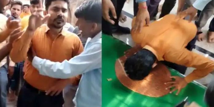 ദി കശ്മീർ ഫയൽസിനെ വിമർശിച്ച ദളിതന് മർദനം ; ക്ഷേത്ര മുറ്റത്ത് മൂക്ക് കൊണ്ട് മാപ്പെഴുതിപ്പിച്ചു ദി കശ്മീർ ഫയൽസിനെ വിമർശിച്ച ദളിതന് മർദനം ; ക്ഷേത്ര മുറ്റത്ത് മൂക്ക് കൊണ്ട് മാപ്പെഴുതിപ്പിച്ചു