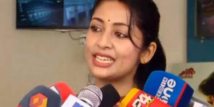 ഒരു പുരുഷന്റെ പരാമർശത്തിന് ക്രൂശിക്കപ്പെടുന്നത് ഞാനെന്ന സ്ത്രീയാണ് ; വിവാദത്തെ കുറിച്ച് നവ്യാ നായർ ഒരു പുരുഷന്റെ പരാമർശത്തിന് ക്രൂശിക്കപ്പെടുന്നത് ഞാനെന്ന സ്ത്രീയാണ് ; വിവാദത്തെ കുറിച്ച് നവ്യാ നായർ