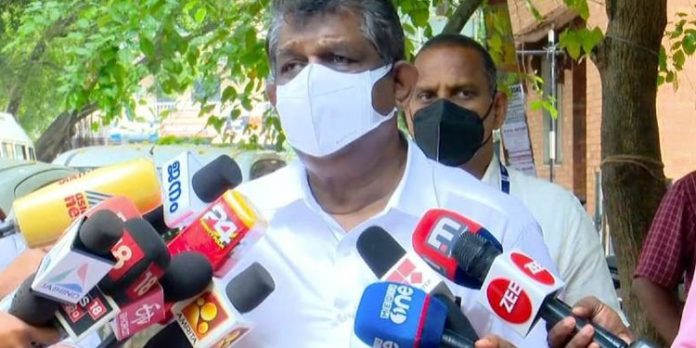 സ്വകാര്യ ബസ് സമരം ; യാത്രാനിരക്കിലെ വർധനവ് സംബന്ധിച്ച് ബസ് ഉടമകൾക്ക് ഒരു ഉറപ്പും നൽകിയിട്ടില്ല – ഗതാഗത മന്ത്രി സ്വകാര്യ ബസ് സമരം ; യാത്രാനിരക്കിലെ വർധനവ് സംബന്ധിച്ച് ബസ് ഉടമകൾക്ക് ഒരു ഉറപ്പും നൽകിയിട്ടില്ല – ഗതാഗത മന്ത്രി