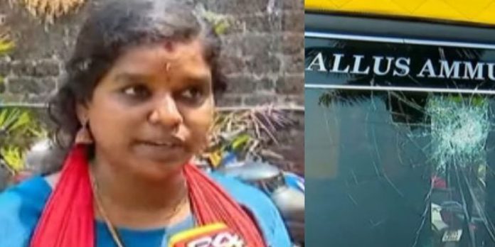 കോഴിക്കോട് ഓട്ടോയുടെ ചില്ല് തകര്ത്ത് സമരാനുകൂലികള് ; കുട്ടികളടങ്ങുന്ന കുടുംബത്തിന് നേരെ ആക്രമണം കോഴിക്കോട് ഓട്ടോയുടെ ചില്ല് തകര്ത്ത് സമരാനുകൂലികള് ; കുട്ടികളടങ്ങുന്ന കുടുംബത്തിന് നേരെ ആക്രമണം
