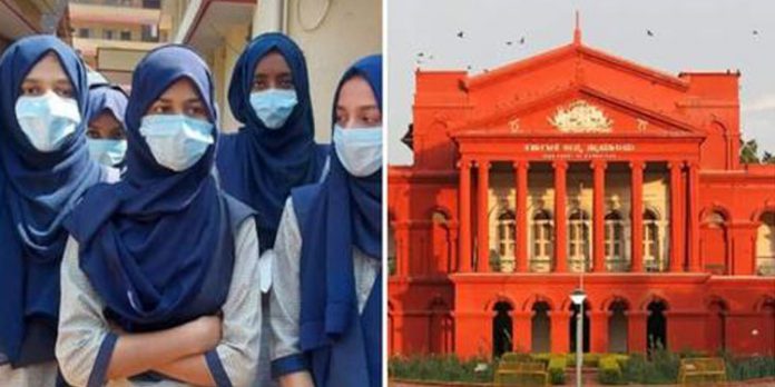കര്ണാടകയില് ഹിജാബ് ധരിച്ച് പരീക്ഷക്കെത്തിയ വിദ്യാർത്ഥികളെ തടഞ്ഞു ; വാക്കേറ്റം കര്ണാടകയില് ഹിജാബ് ധരിച്ച് പരീക്ഷക്കെത്തിയ വിദ്യാർത്ഥികളെ തടഞ്ഞു ; വാക്കേറ്റം