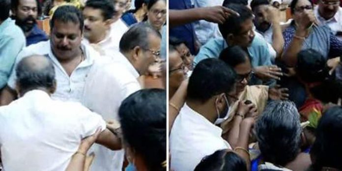 തൃശൂർ കോർപ്പറേഷനിൽ ബജറ്റ് കീറിയെറിഞ്ഞ് കോൺഗ്രസ് പ്രതിഷേധം തൃശൂർ കോർപ്പറേഷനിൽ ബജറ്റ് കീറിയെറിഞ്ഞ് കോൺഗ്രസ് പ്രതിഷേധം