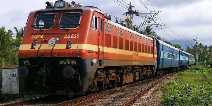 ട്രെയിനുകളില് യാത്രാസൗജന്യം ഒഴികെ ബാക്കിയെല്ലാം ഇനി പഴയപടി ട്രെയിനുകളില് യാത്രാസൗജന്യം ഒഴികെ ബാക്കിയെല്ലാം ഇനി പഴയപടി