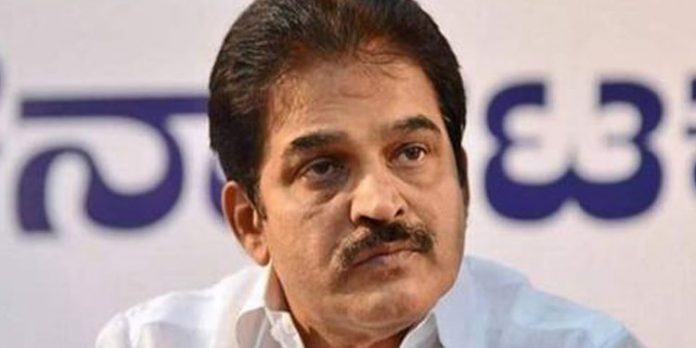 കെ.സി വേണുഗോപാലിനെതിരെ കണ്ണൂരിൽ പോസ്റ്റർ ; അഞ്ച് സംസ്ഥാനങ്ങൾ വിറ്റ് തുലച്ചതിന് ആശംസകളെന്ന് വിമര്ശനം കെ.സി വേണുഗോപാലിനെതിരെ കണ്ണൂരിൽ പോസ്റ്റർ ; അഞ്ച് സംസ്ഥാനങ്ങൾ വിറ്റ് തുലച്ചതിന് ആശംസകളെന്ന് വിമര്ശനം