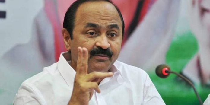 ഡിസിസി പുനഃസംഘടന മാറ്റിവെച്ചത് മുതിര്ന്ന നേതാക്കള് നല്കിയ പരാതിയെ തുടര്ന്ന് : വി.ഡി സതീശന് ഡിസിസി പുനഃസംഘടന മാറ്റിവെച്ചത് മുതിര്ന്ന നേതാക്കള് നല്കിയ പരാതിയെ തുടര്ന്ന് : വി.ഡി സതീശന്