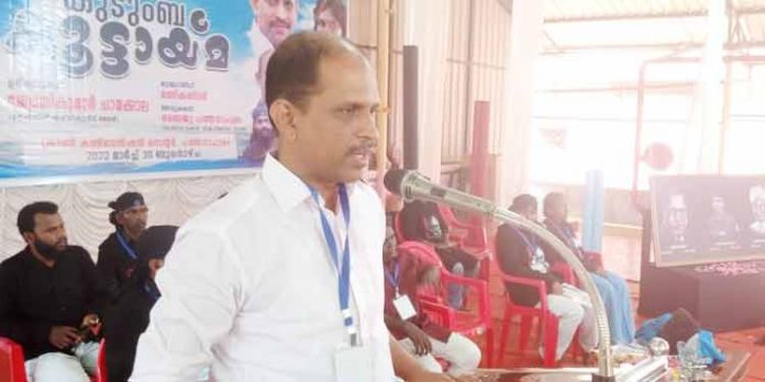 പാർശ്വവത്കൃത ജനതയുടെ ആനുകൂല്യങ്ങൾ അനർഹർക്ക് ലഭിക്കുന്നു : ജ്യോതികുമാർ ചാമക്കാല പാർശ്വവത്കൃത ജനതയുടെ ആനുകൂല്യങ്ങൾ അനർഹർക്ക് ലഭിക്കുന്നു : ജ്യോതികുമാർ ചാമക്കാല