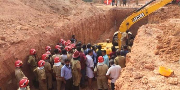 കളമശേരി മണ്ണിടിച്ചില് : സുരക്ഷാവീഴ്ച അന്വേഷിക്കാന് ഇന്ന് എഡിഎമ്മിന്റെ പരിശോധന നടക്കും കളമശേരി മണ്ണിടിച്ചില് : സുരക്ഷാവീഴ്ച അന്വേഷിക്കാന് ഇന്ന് എഡിഎമ്മിന്റെ പരിശോധന നടക്കും