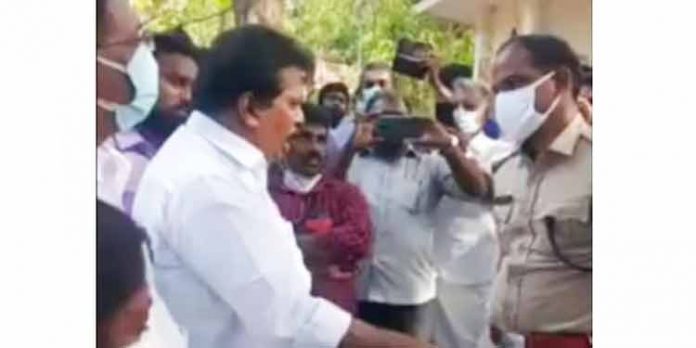 ചെങ്ങന്നൂര് സി.ഐയ്ക്കെതിരെ ലോക്സഭാ സ്പീക്കര്ക്ക് പരാതി നല്കും : കൊടിക്കുന്നില് സുരേഷ് എം.പി. ചെങ്ങന്നൂര് സി.ഐയ്ക്കെതിരെ ലോക്സഭാ സ്പീക്കര്ക്ക് പരാതി നല്കും : കൊടിക്കുന്നില് സുരേഷ് എം.പി.