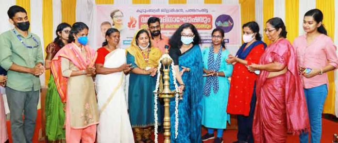 സ്ത്രീകള് പരസ്പരം കൈത്താങ്ങാകണം : ജില്ലാ കളക്ടര് സ്ത്രീകള് പരസ്പരം കൈത്താങ്ങാകണം : ജില്ലാ കളക്ടര്