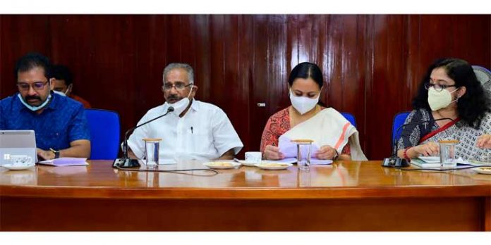 ഹോട്ട് സ്പോട്ട് പട്ടികയില് പുതിയ വില്ലേജുകളെ ഉള്പ്പെടുത്തും ; അര്ഹതപ്പെട്ടവര്ക്ക് ഭൂമി നല്കാനുള്ള നടപടികള് ത്വരിതപ്പെടുത്തും : മന്ത്രി എ.കെ. ശശീന്ദ്രന് ഹോട്ട് സ്പോട്ട് പട്ടികയില് പുതിയ വില്ലേജുകളെ ഉള്പ്പെടുത്തും ; അര്ഹതപ്പെട്ടവര്ക്ക് ഭൂമി നല്കാനുള്ള നടപടികള് ത്വരിതപ്പെടുത്തും : മന്ത്രി എ.കെ. ശശീന്ദ്രന്