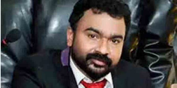 മോന്സന് മാവുങ്കലില്നിന്ന് ലക്ഷങ്ങള് കൈപ്പറ്റി ; പോലീസുകാര്ക്കെതിരെ ക്രൈംബ്രാഞ്ച് അന്വേഷണം മോന്സന് മാവുങ്കലില്നിന്ന് ലക്ഷങ്ങള് കൈപ്പറ്റി ; പോലീസുകാര്ക്കെതിരെ ക്രൈംബ്രാഞ്ച് അന്വേഷണം