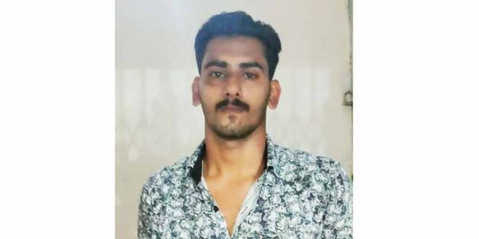 കോവിഡ് പരോളില് ഇറങ്ങിയ കൊലക്കേസ് പ്രതി കഞ്ചാവുമായി അറസ്റ്റില് ; ആയുധങ്ങളും മണല് പാസുകളും കണ്ടെത്തി കോവിഡ് പരോളില് ഇറങ്ങിയ കൊലക്കേസ് പ്രതി കഞ്ചാവുമായി അറസ്റ്റില് ; ആയുധങ്ങളും മണല് പാസുകളും കണ്ടെത്തി