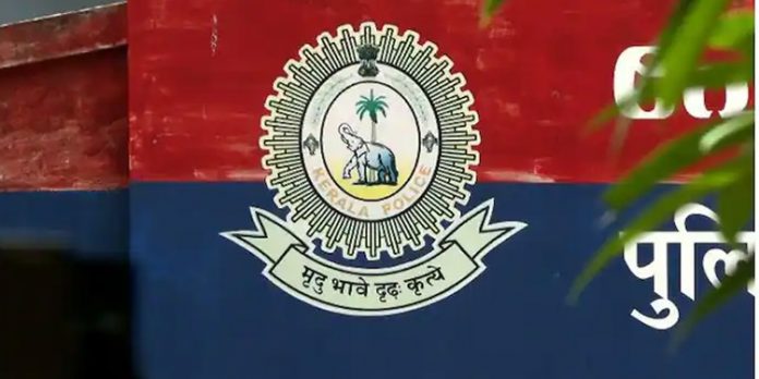 ഹണിട്രാപ്പുമായി പാക് ചാരസംഘടനകൾ സജീവം ; ജാഗ്രത പാലിക്കണമെന്ന് ഡിജിപി ഹണിട്രാപ്പുമായി പാക് ചാരസംഘടനകൾ സജീവം ; ജാഗ്രത പാലിക്കണമെന്ന് ഡിജിപി