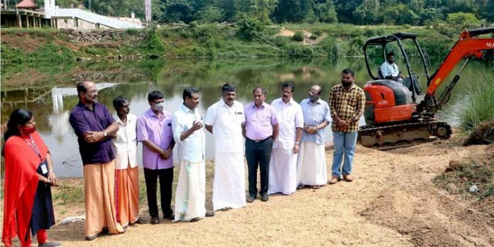ഇനി ഞാൻ ഒഴുകട്ടെ ; പദ്ധതിക്ക് ജില്ലാ ആസ്ഥാനത്ത് തുടക്കമായി ഇനി ഞാൻ ഒഴുകട്ടെ ; പദ്ധതിക്ക് ജില്ലാ ആസ്ഥാനത്ത് തുടക്കമായി