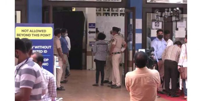 അഞ്ച് സംസ്ഥാനങ്ങളിലെ വോട്ടെണ്ണൽ ആരംഭിച്ചു : ആദ്യ ഫലസൂചന ഉടൻ അഞ്ച് സംസ്ഥാനങ്ങളിലെ വോട്ടെണ്ണൽ ആരംഭിച്ചു : ആദ്യ ഫലസൂചന ഉടൻ