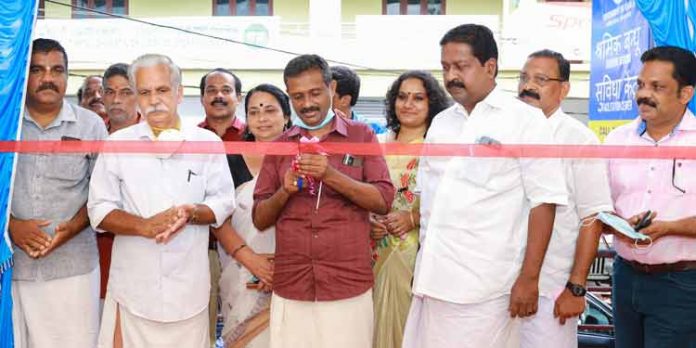അതിഥി തൊഴിലാളികളെ സഹായിക്കേണ്ടത് നാടിന്റെ ധര്മ്മം ; നഗരസഭാ ചെയര്മാന് അഡ്വ.ടി സക്കീര് ഹുസൈന് അതിഥി തൊഴിലാളികളെ സഹായിക്കേണ്ടത് നാടിന്റെ ധര്മ്മം ; നഗരസഭാ ചെയര്മാന് അഡ്വ.ടി സക്കീര് ഹുസൈന്