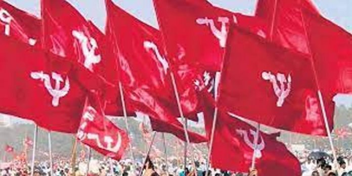 കൗൺസിലർമാർ പ്രതിപക്ഷത്തിനൊപ്പം ; സി.പി.എമ്മിൽ അസ്വാരസ്യം പുകയുന്നു കൗൺസിലർമാർ പ്രതിപക്ഷത്തിനൊപ്പം ; സി.പി.എമ്മിൽ അസ്വാരസ്യം പുകയുന്നു