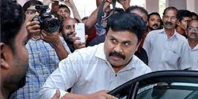 നടിയെ ആക്രമിച്ച കേസ് ; ദിലീപിന്റെ കാര് ക്രൈംബ്രാഞ്ച് കസ്റ്റഡിയില് നടിയെ ആക്രമിച്ച കേസ് ; ദിലീപിന്റെ കാര് ക്രൈംബ്രാഞ്ച് കസ്റ്റഡിയില്