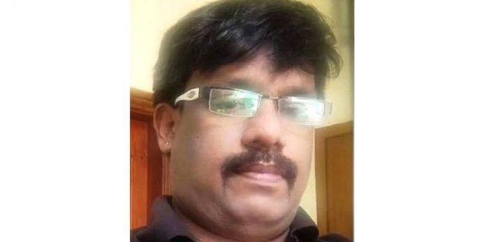 കുടുംബ വഴക്കിനെ തുടര്ന്ന് ഭാര്യയെ വെട്ടിപ്പരിക്കേല്പ്പിച്ച ഗൃഹനാഥന് വീട്ടില് തൂങ്ങിമരിച്ചു കുടുംബ വഴക്കിനെ തുടര്ന്ന് ഭാര്യയെ വെട്ടിപ്പരിക്കേല്പ്പിച്ച ഗൃഹനാഥന് വീട്ടില് തൂങ്ങിമരിച്ചു