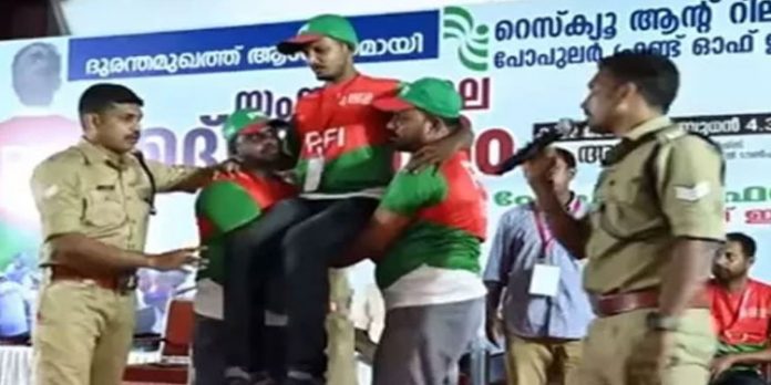 പോപ്പുലര് ഫ്രണ്ടിന് അഗ്നിശമന സേന പരിശീലനം ; വീഴ്ച പറ്റിയെന്ന് അന്വേഷണ റിപ്പോര്ട്ട് പോപ്പുലര് ഫ്രണ്ടിന് അഗ്നിശമന സേന പരിശീലനം ; വീഴ്ച പറ്റിയെന്ന് അന്വേഷണ റിപ്പോര്ട്ട്