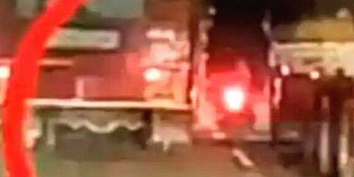 കുഴല്മന്ദത്ത് കെഎസ്ആര്ടിസി ബസ്സിടിച്ച് രണ്ടു യുവാക്കള് മരിച്ച സംഭവത്തില് ഡ്രൈവര്ക്കെതിരെ ജാമ്യമില്ലാ വകുപ്പ് ചുമത്തി കുഴല്മന്ദത്ത് കെഎസ്ആര്ടിസി ബസ്സിടിച്ച് രണ്ടു യുവാക്കള് മരിച്ച സംഭവത്തില് ഡ്രൈവര്ക്കെതിരെ ജാമ്യമില്ലാ വകുപ്പ് ചുമത്തി