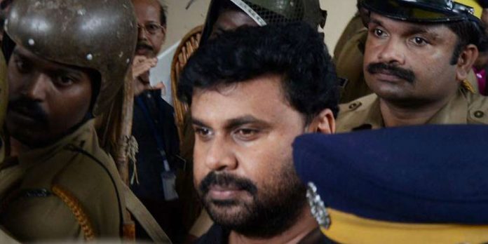 നടിയെ അക്രമിച്ച കേസില് കോടതി രേഖകള് ചോര്ന്നതില് തെളിവ് ഹാജരാക്കണം : വിചാരണ കോടതി നടിയെ അക്രമിച്ച കേസില് കോടതി രേഖകള് ചോര്ന്നതില് തെളിവ് ഹാജരാക്കണം : വിചാരണ കോടതി