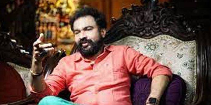 മോന്സന് മാവുങ്കലില് നിന്നും പണം വാങ്ങിയ പോലീസ് ഉദ്യോഗസ്ഥന് സ്ഥലംമാറ്റം മോന്സന് മാവുങ്കലില് നിന്നും പണം വാങ്ങിയ പോലീസ് ഉദ്യോഗസ്ഥന് സ്ഥലംമാറ്റം