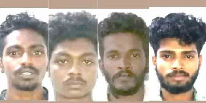 കഞ്ചാവ് പൊതികളും ബീഡികളുമായി നാലു യുവാക്കളെ പോലീസ് പിടികൂടി കഞ്ചാവ് പൊതികളും ബീഡികളുമായി നാലു യുവാക്കളെ പോലീസ് പിടികൂടി
