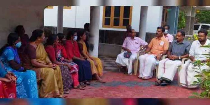 കെ റെയില് : എഎല്എയെ തുരത്തിയ വീട്ടമ്മമാര് ബിജെപിയെ ഇരുകൈയും നീട്ടി സ്വീകരിച്ചു കെ റെയില് : എഎല്എയെ തുരത്തിയ വീട്ടമ്മമാര് ബിജെപിയെ ഇരുകൈയും നീട്ടി സ്വീകരിച്ചു