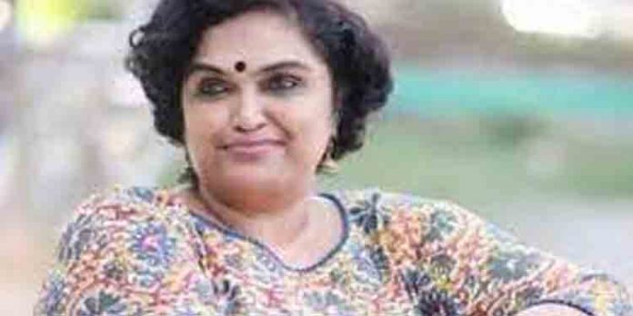 തലയിൽ കളിമണ്ണ് പോലും ഇല്ല ; കേരളാ പോലീസ് ക്രൈം ബ്രാഞ്ചിനെതിരെ പരിഹാസവുമായി സംഗീത ലക്ഷ്മണ തലയിൽ കളിമണ്ണ് പോലും ഇല്ല ; കേരളാ പോലീസ് ക്രൈം ബ്രാഞ്ചിനെതിരെ പരിഹാസവുമായി സംഗീത ലക്ഷ്മണ