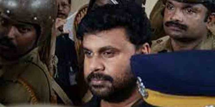 നടി ആക്രമിക്കപ്പെട്ട കേസ് ; സാക്ഷികളെ സ്വാധീനിക്കാൻ ഗൾഫിലുള്ള മലയാള നടി ശ്രമിച്ചുവെന്ന് കണ്ടെത്തൽ നടി ആക്രമിക്കപ്പെട്ട കേസ് ; സാക്ഷികളെ സ്വാധീനിക്കാൻ ഗൾഫിലുള്ള മലയാള നടി ശ്രമിച്ചുവെന്ന് കണ്ടെത്തൽ